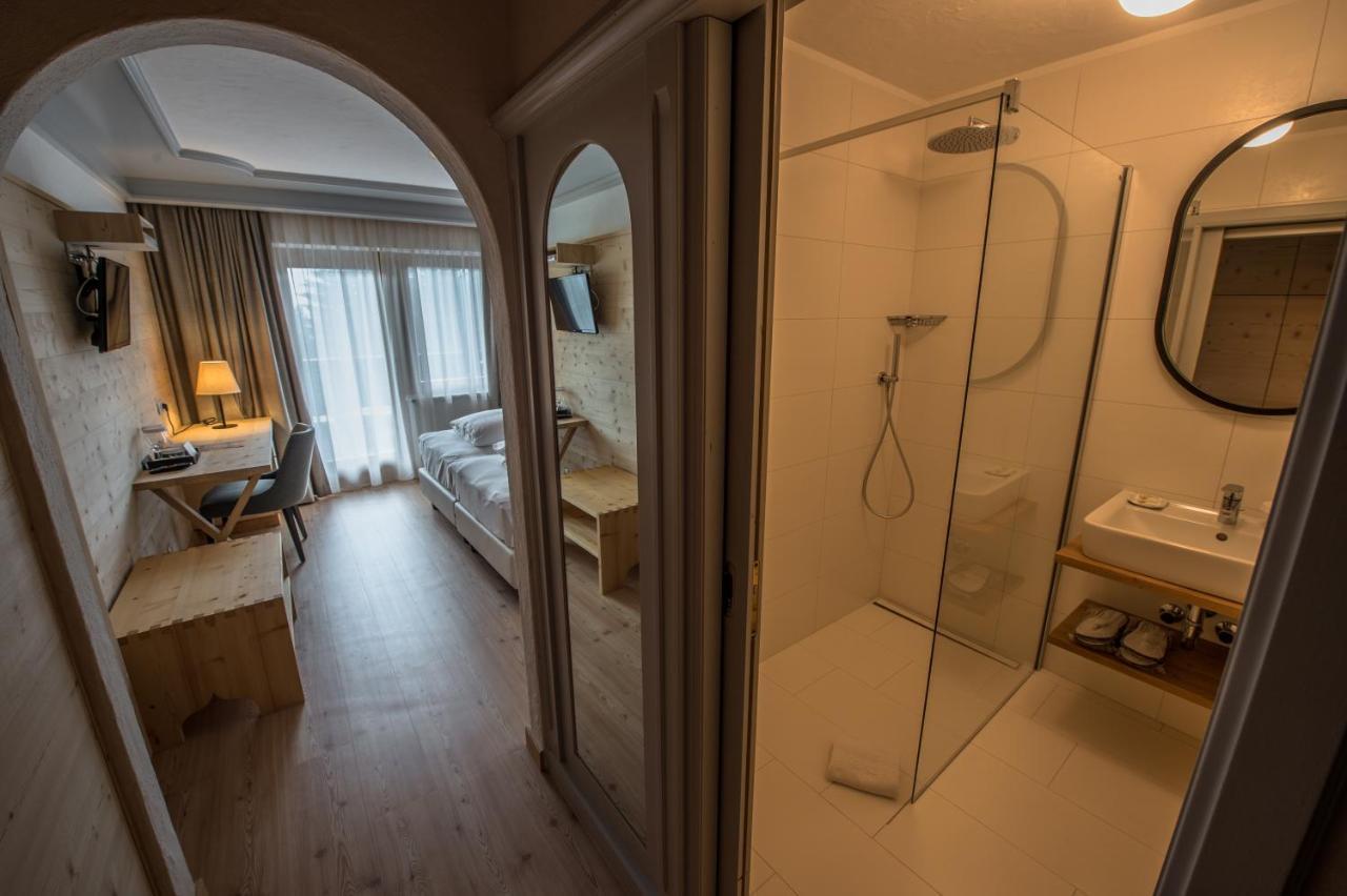 Hotel Ciasa Salares San Cassiano  Extérieur photo