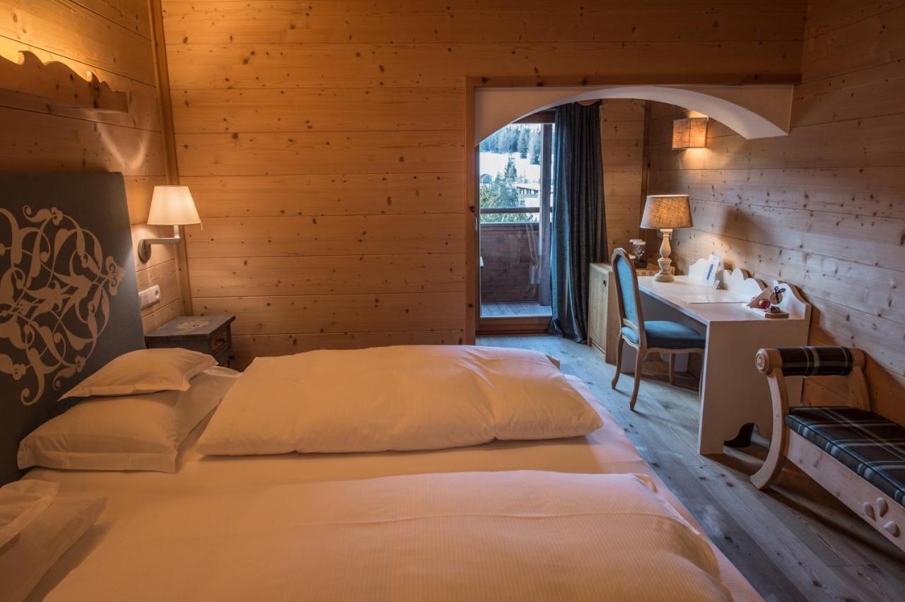 Hotel Ciasa Salares San Cassiano  Extérieur photo