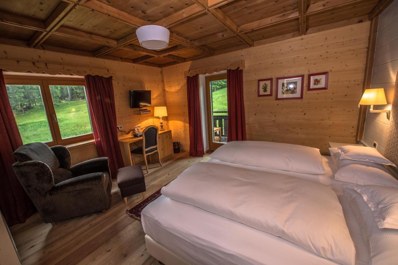 Hotel Ciasa Salares San Cassiano  Extérieur photo
