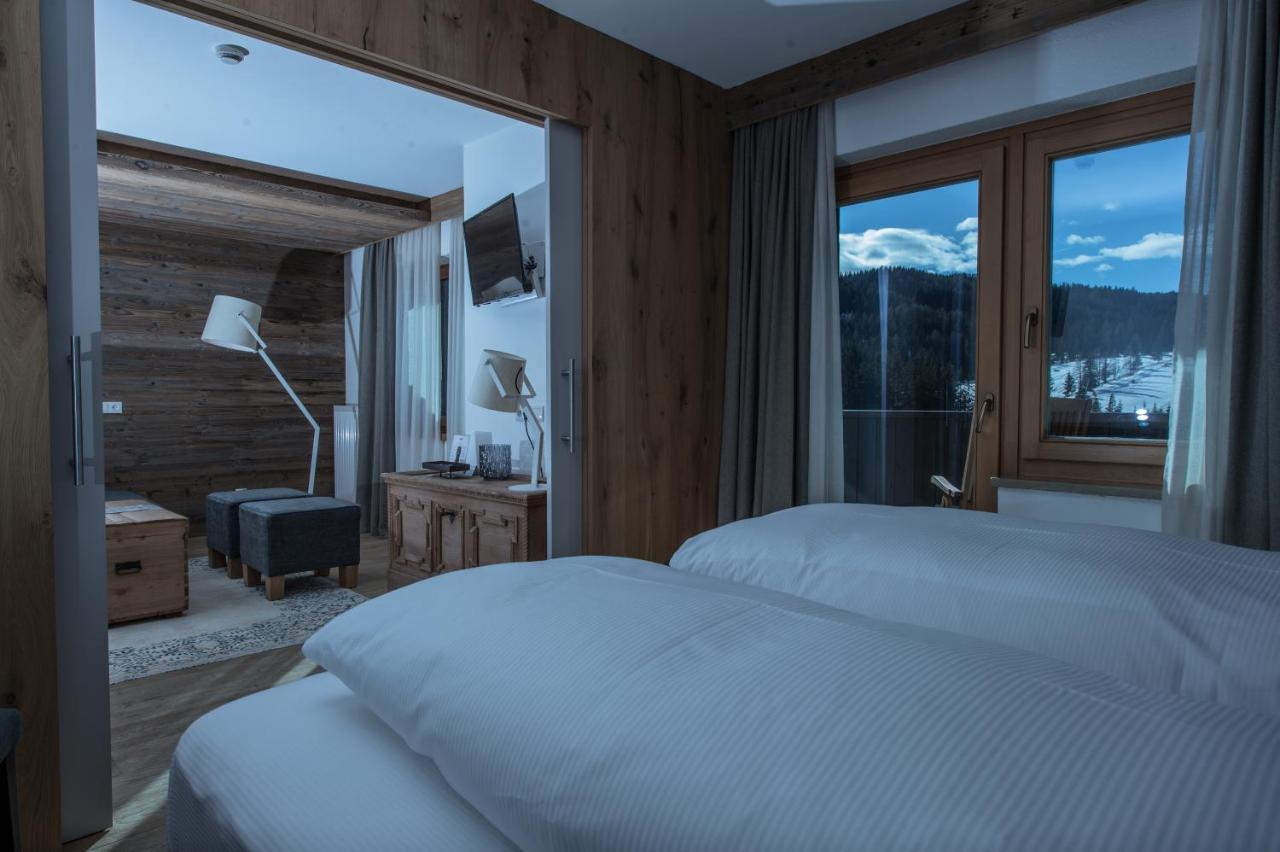 Hotel Ciasa Salares San Cassiano  Extérieur photo