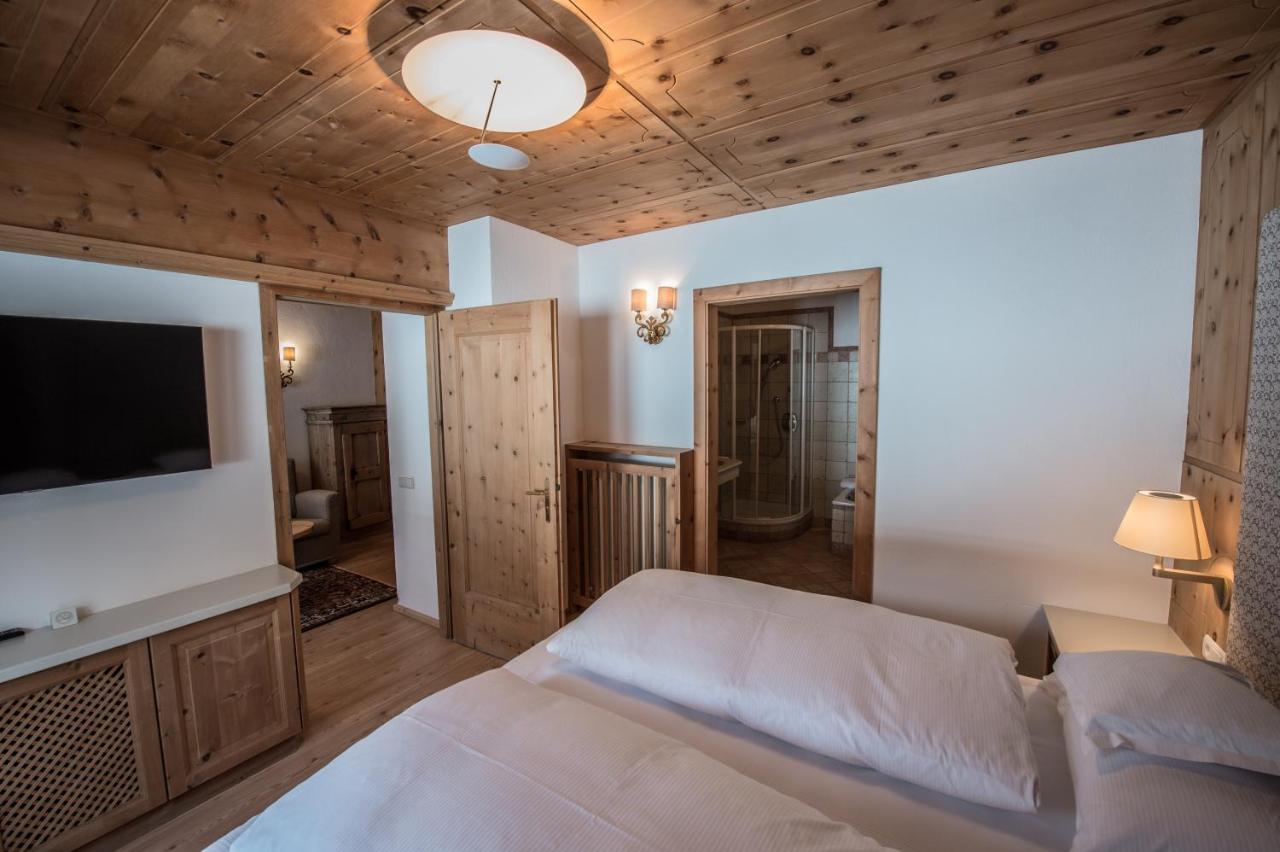 Hotel Ciasa Salares San Cassiano  Extérieur photo