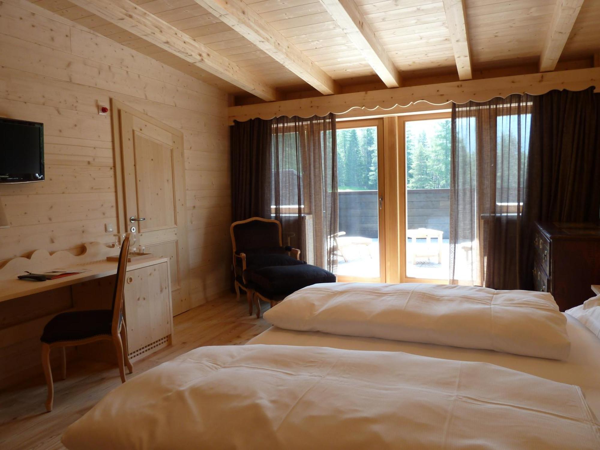 Hotel Ciasa Salares San Cassiano  Extérieur photo