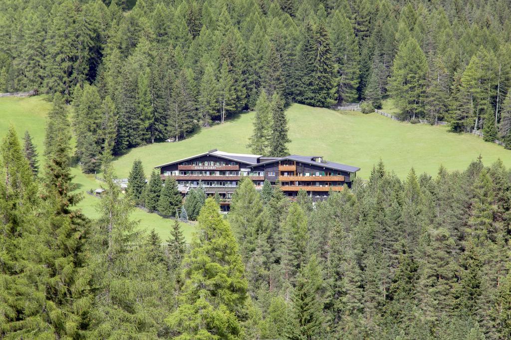 Hotel Ciasa Salares San Cassiano  Extérieur photo